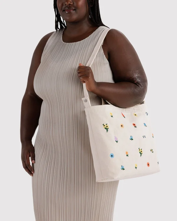 Horizontal Zip Duck Bag - Embroidered Ditsy Floral - Material: canvas