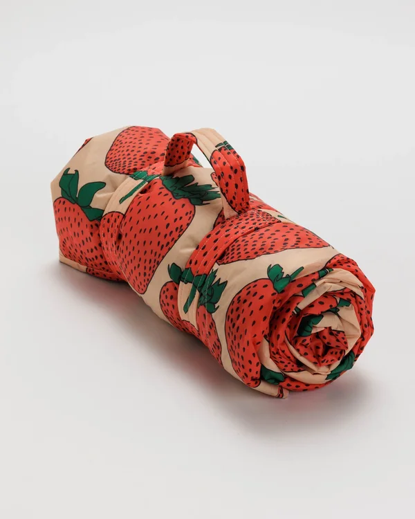 Puffy Picnic Blanket - Strawberry - Material: ripstop-nylon